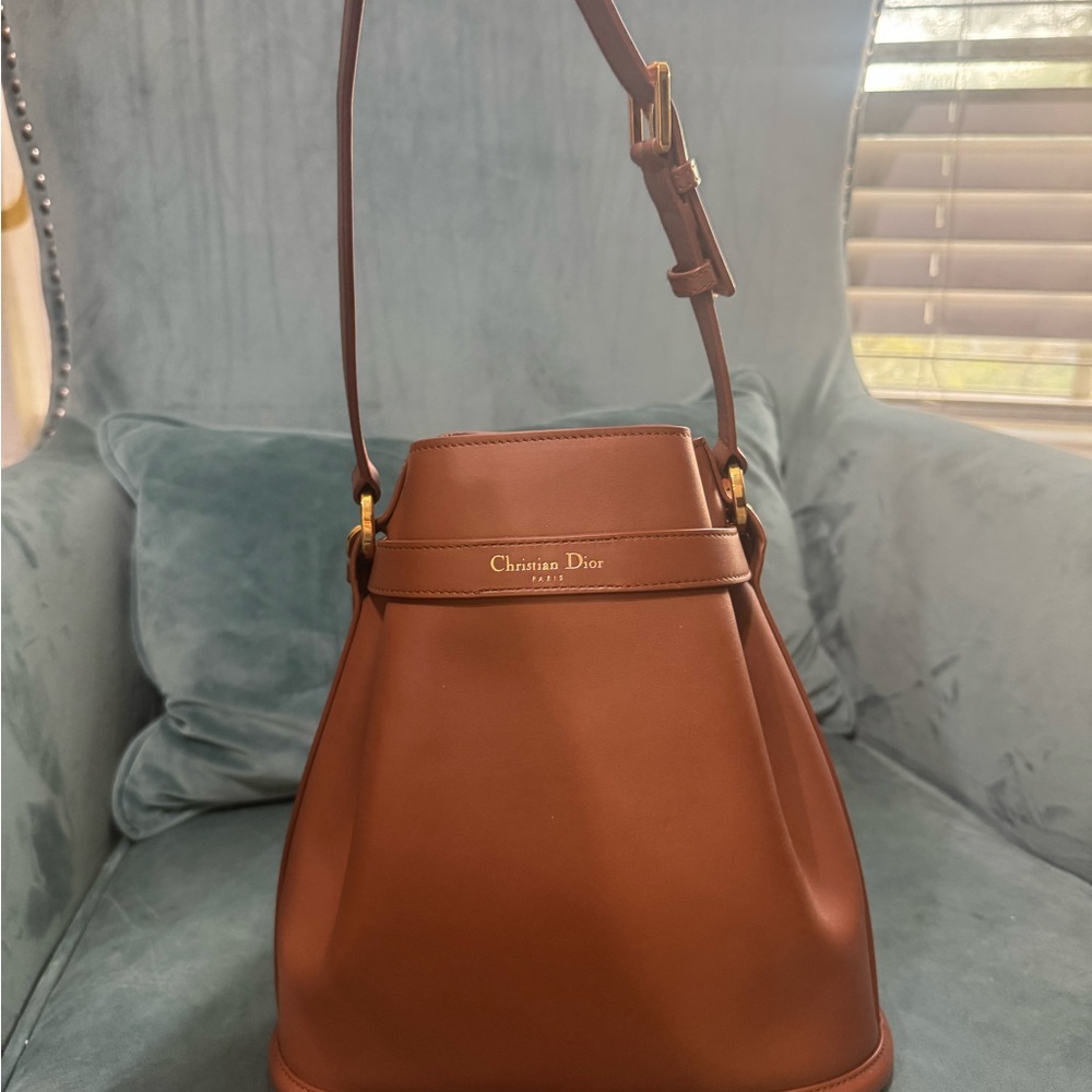 Dior Brown Leather Bucket Bag with Gold Chain Accents - Picture 3 of 4